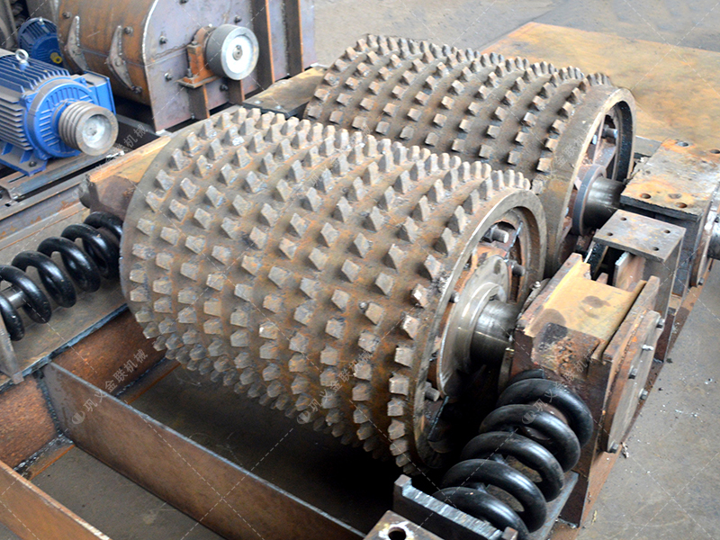 為何越來越多的礦山選擇雙齒輥而非顎式破碎機？這3點很關鍵！